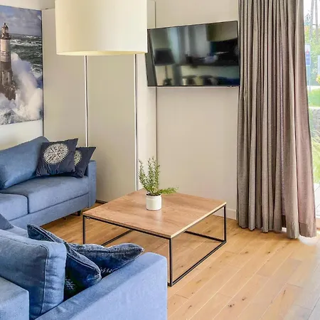 Gorgeous Apartment In Rydzewo With Lake View شقة *